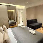 The Suave - Centre Luxury Lejlighed *